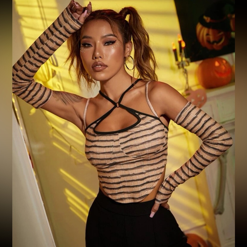 Crop top with sleeves